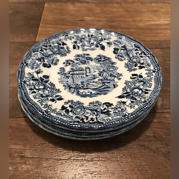 NWT Mint Condition Plates - Picture 1 of 2